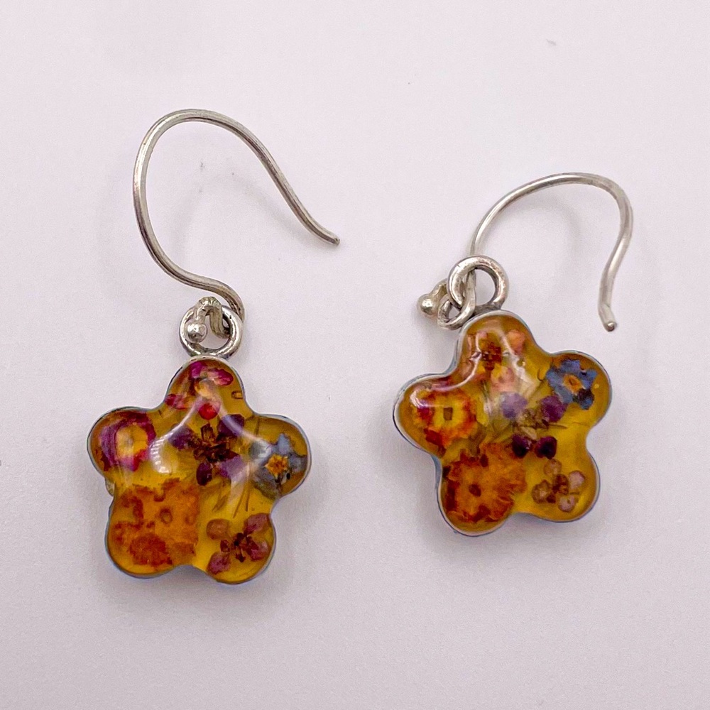 ATI Vintage Real Wild Flower Pressed Amber Resin Flower Shaped Dangle Earrings